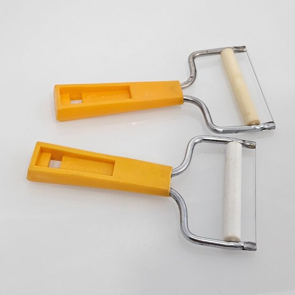 Vintage Yellow Daisies Cheese Slicer 6" set/2 Tasco retro mod farmhouse - Picture 4 of 10